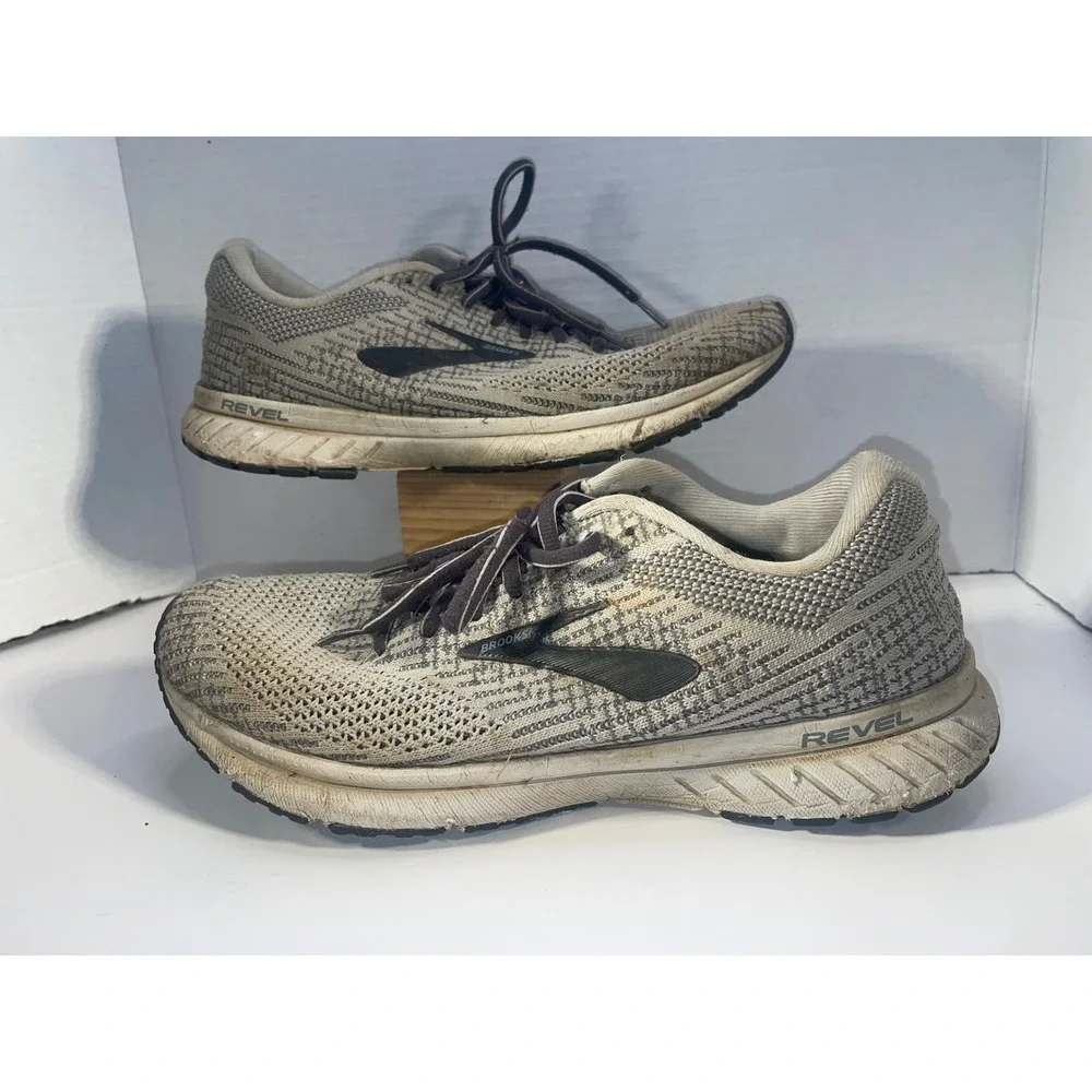 Brooks Revel 3 Women's Size 10 Running Shoes Sneakers‎ Beige